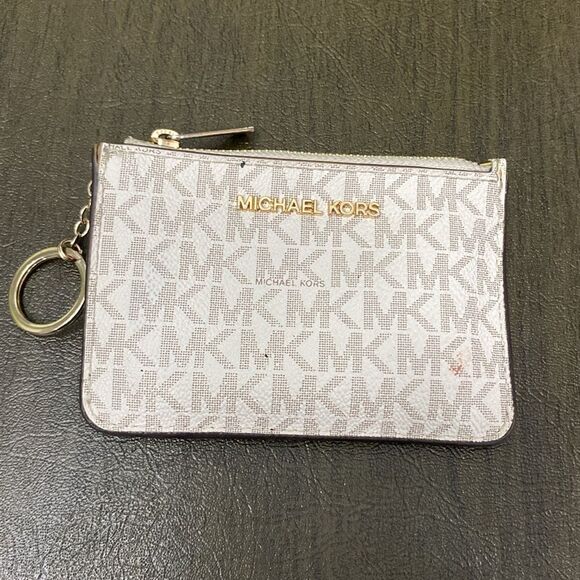 Michael Kors Anita Large Convertible Shoulder Bag vanilla monogram pattern. 2pc - Picture 12 of 16